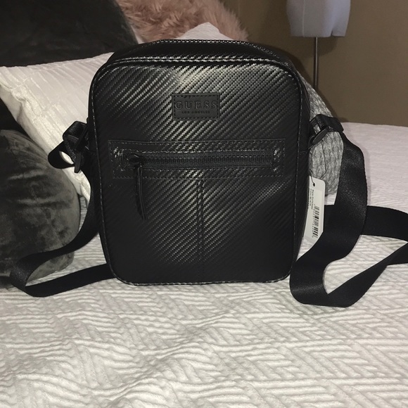 Guess Handbags - ✨🆕🆕🆕 GUESS MESSENGER BAG
